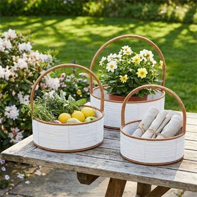 BUFFER® 3 Boy İç İçe Geçebilen Plastik Rattan Sepetler–Beyaz Renkli,Kahverengi Saplı, Çok Amaçlı Düzenleyici ve Sunum Sepeti Seti