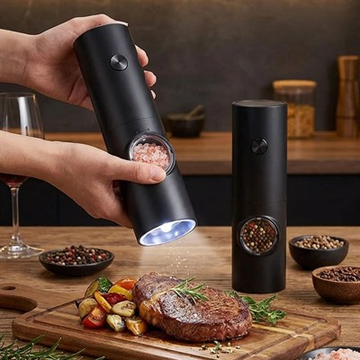 BUFFER® Otomatik Pilli Tuz Karabiber Değirmeni Seti 2’li – LED Işıklı, Standlı, Elektrikli Baharat Öğütücü Baharatlık