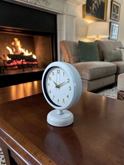 Beyaz 25 x 20 Cm Metal Gold Detaylı Masa Saati