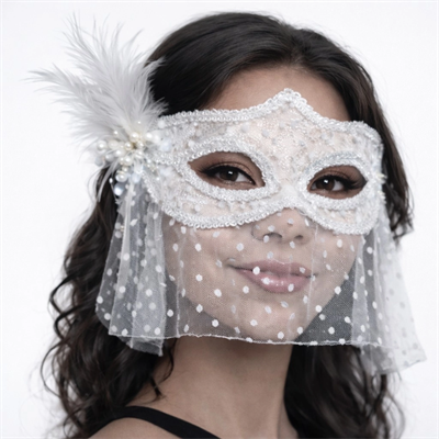 Beyaz Dantel Tüllü Peçeli Parti Maskesi – Tüylü İnci Detaylı