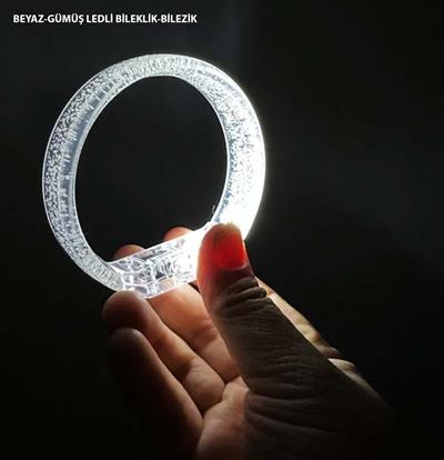 Beyaz-Gümüş Led Işıklı Baskı Yapılabilen Pilli Bileklik Bilezik 1,5 cm Genişlik (3936)