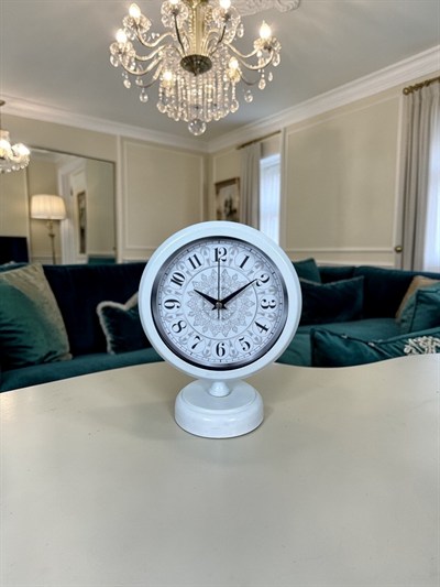 Beyaz Motifli 25 x 20 Cm Metal Masa Saati