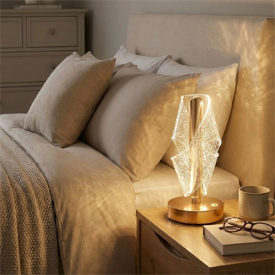 Çapraz Kavisli Ters Kristal Simli Led Masa Lambası – Gold Gövdeli, Dokunmatik, 3 Kademe Işık Ayarlı Şarjlı Dekoratif Lamba Bx40