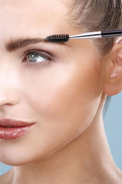 Çift Başlıklı Eyeliner ve Kaş Fırçası – Kolay Uygulama ve Mükemmel Sonuçlar