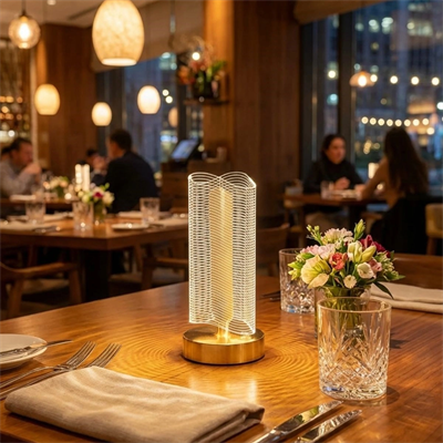 Dalgalı Silindirik Kristal Çizgili Model Led Masa Lambası – Gold Tabanlı, Dokunmatik, 3 Renk Işık Modlu, Şarjlı Modern Dekoratif Gece Lambası Bx40