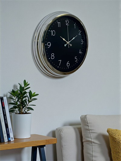 Dekoratif Ve Şık 40 Cm Krom Metal Duvar Saati