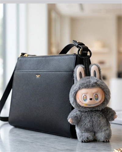 Dekoratif Yumuşak Labubu Peluş Figür – Koleksiyonluk ve Çocuklara Uygun Hediye 20 cm