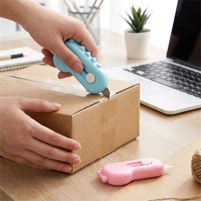 Dinozor Tasarımlı 2’li Mini Makas Ve Falçata Seti – Pratik Kargo Paket Açıcı Aparat Bx40