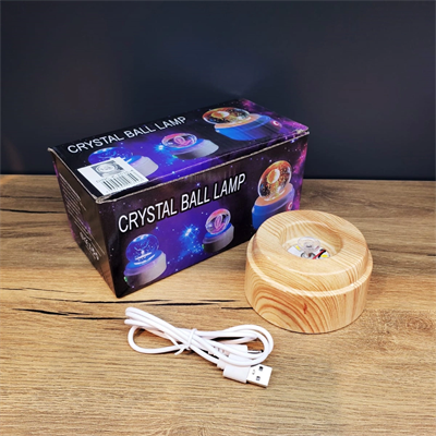 Dönen Işıklı Cam Küre - Kalp Tasarımlı -  Ahşap Görünümlü Stand - USB Bağlantılı Gece Lambası