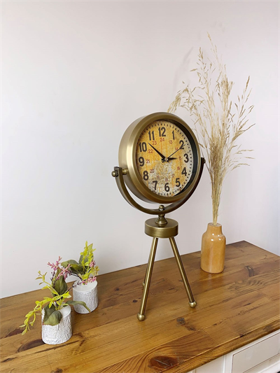 Eskitme Metal Mini Tripod Kaos Masa Saati 45×26 cm