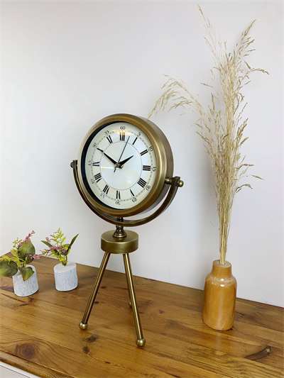 Eskitme Roma Rakamlı Tripod Üç Ayaklı Metal Masa Saati