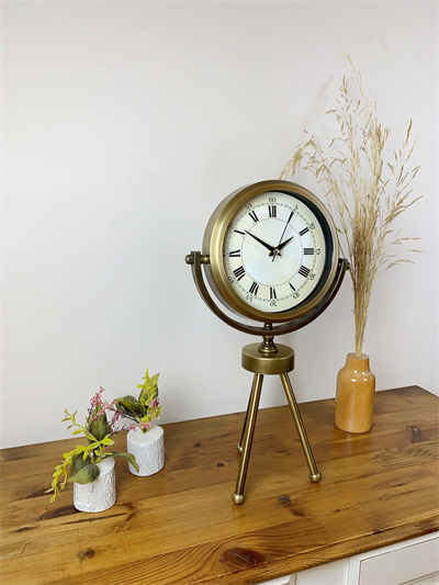 Eskitme Roma Rakamlı Tripod Üç Ayaklı Metal Masa Saati