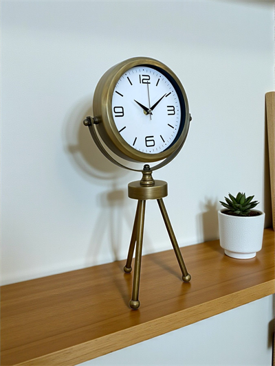 Eskitme Üç Ayaklı Masa Saati