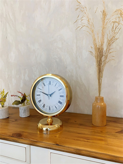 Gold Metal Desenli Roma Rakamlı Masa Saati