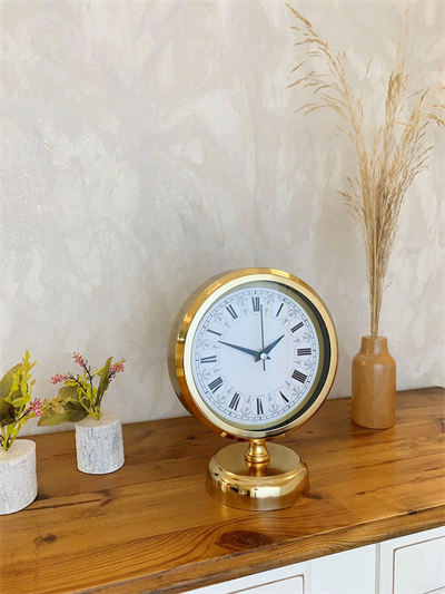 Gold Metal Desenli Roma Rakamlı Masa Saati