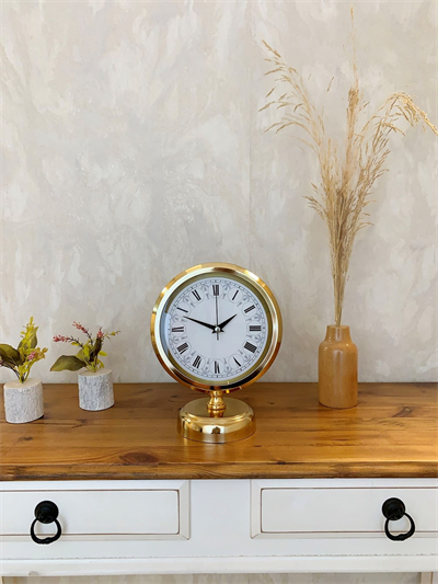 Gold Metal Desenli Roma Rakamlı Masa Saati