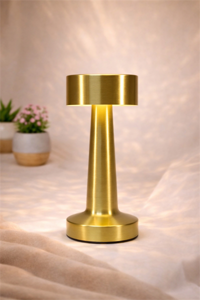 Gold Metal Dokunmatik Şarjlı Masa Lambası 3 Işık Parlaklık Ayarlı Gece Abajuru LED