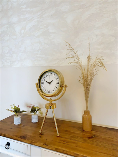 Gold Metal Mini Tripod Desenli Masa Saati 45×26 cm