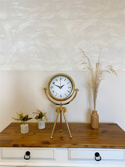 Gold Metal Mini Tripod Desenli Masa Saati 45×26 cm