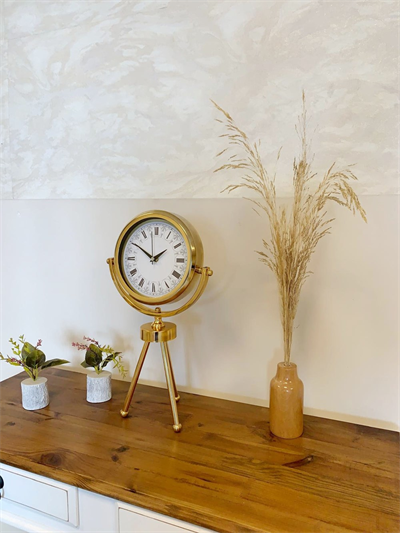 Gold Metal Mini Tripod Desenli Roma Rakamı Masa Saati 45×26 cm