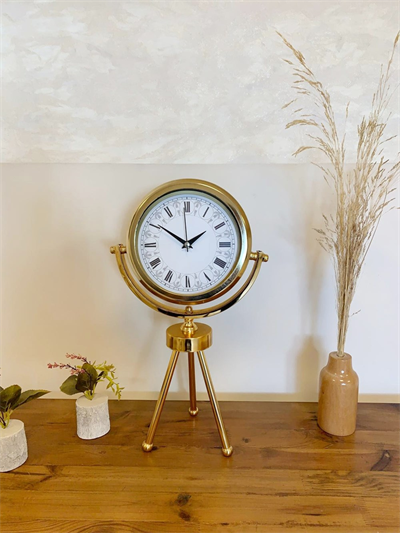 Gold Metal Mini Tripod Desenli Roma Rakamı Masa Saati 45×26 cm