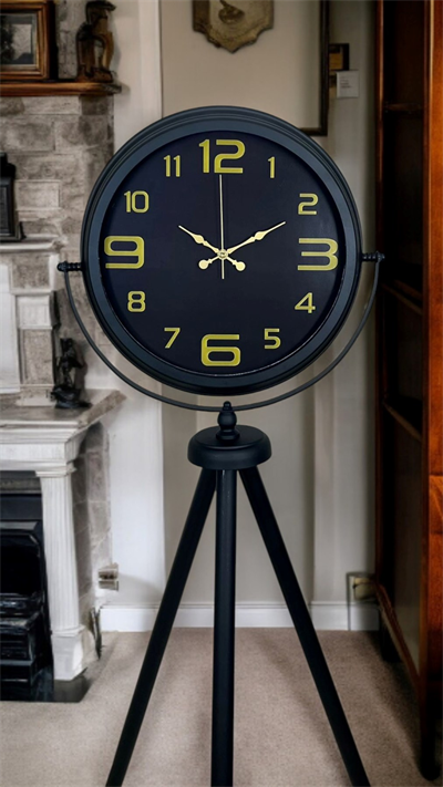 Gold Rakamlı Siyah Tripod Ayaklı Saat