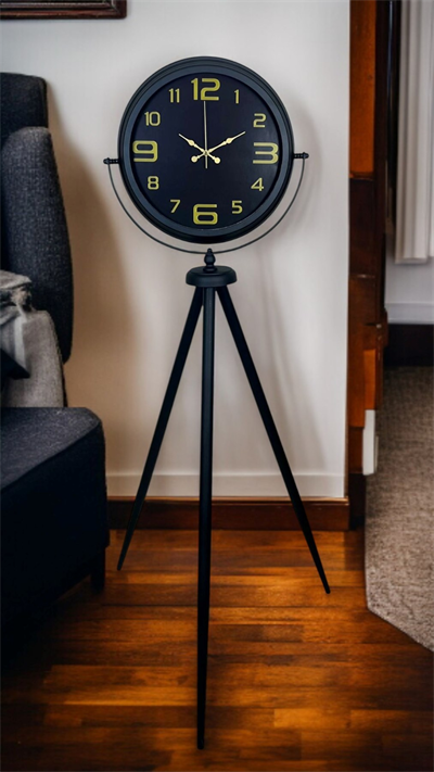 Gold Rakamlı Siyah Tripod Ayaklı Saat