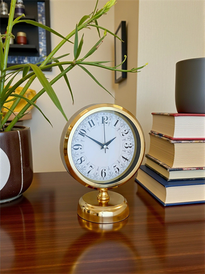 Golden Grace 25 x 20 Gold Metal Masa Saati