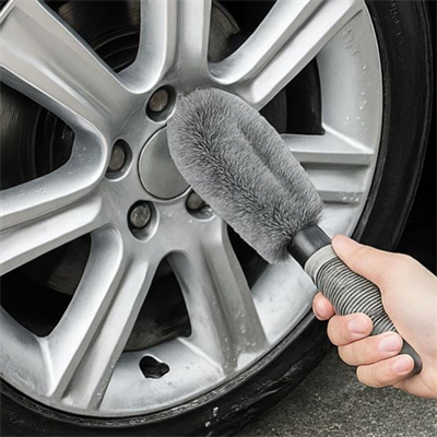 Gri Oto Jant Temizleme Fırçası – Ergonomik Saplı, Lastik ve Jant Detay Temizliği İçin Güçlü Kıllı Fırça