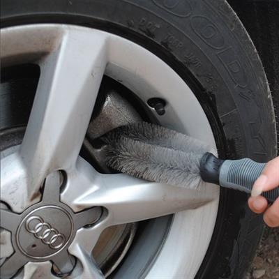Gri Oto Jant Temizleme Fırçası – Ergonomik Saplı, Lastik ve Jant Detay Temizliği İçin Güçlü Kıllı Fırça (3936)