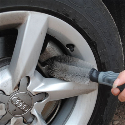 Gri Oto Jant Temizleme Fırçası – Ergonomik Saplı, Lastik ve Jant Detay Temizliği İçin Güçlü Kıllı Fırça