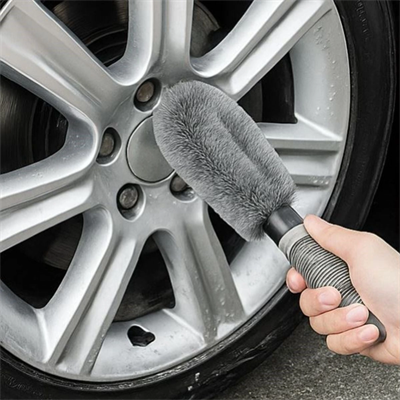 Gri Oto Jant Temizleme Fırçası – Ergonomik Saplı, Lastik ve Jant Detay Temizliği İçin Güçlü Kıllı Fırça