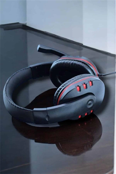 Güçlü Bass ve Suya Dayanıklı, Kablolu Oyuncu Kulaklığı ile Kesintisiz Deneyim