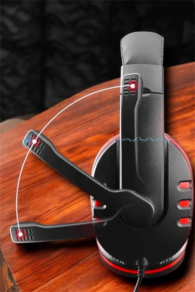 Güçlü Bass ve Suya Dayanıklı, Kablolu Oyuncu Kulaklığı ile Kesintisiz Deneyim