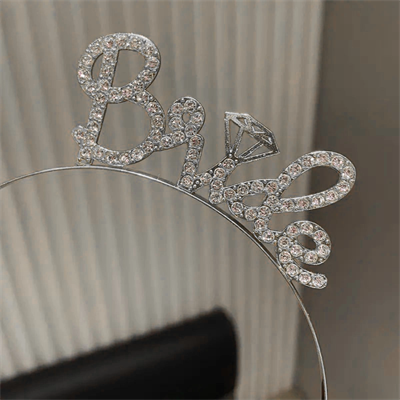 Gümüş Renkli Taşlı “bride” Gelin Tacı – El Yazısı Yazı Tipiyle Bx40