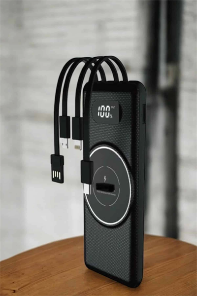 Hızlı Şarj Dijital Göstergeli Powerbankli Çoklu Şarj Özelliği