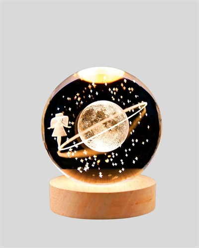 Işıklı Sarı Cam Küre ve Kız Figürü Ahşap Standlı Dekoratif Lamba