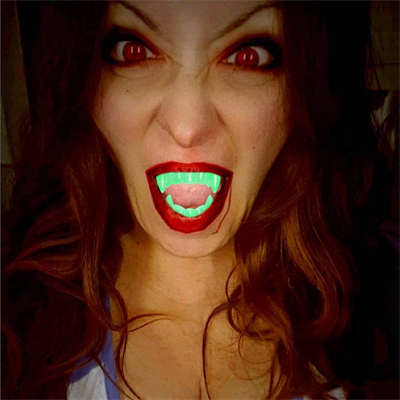 Karanlıkta Parlayan Fosforlu Çift Damak Takma Vampir Dişi