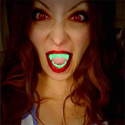 Karanlıkta Parlayan Fosforlu Çift Damak Takma Vampir Dişi