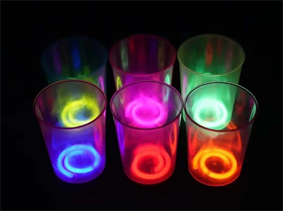 Karanlıkta Yanan Gece Işığı Mega Glow Bardaklar 8 Adet 8.5 X 10.5 Cm
