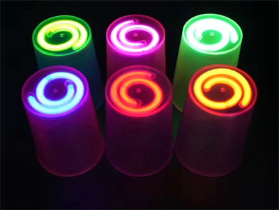 Karanlıkta Yanan Gece Işığı Mega Glow Bardaklar 8 Adet 8.5 X 10.5 Cm Bx40