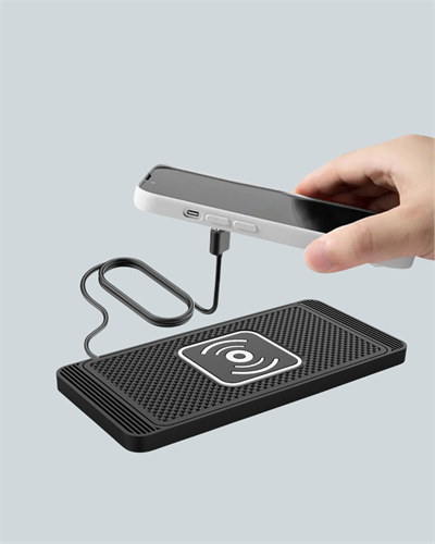 Kaymaz Manyetik Kablosuz Şarj Pedi – Araç, Ofis ve Ev Kullanımına Uygun