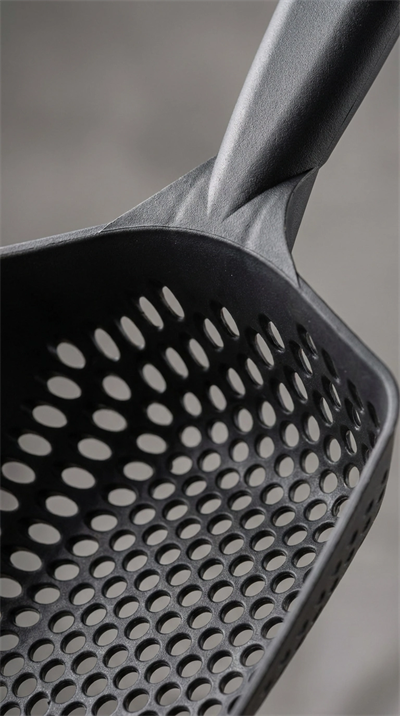 Kedi Kumu Eleme Küreği geniş dişli yapısıyla tüy ve kum ayırımı sağlar evcil hayvanlar için kullanışlı