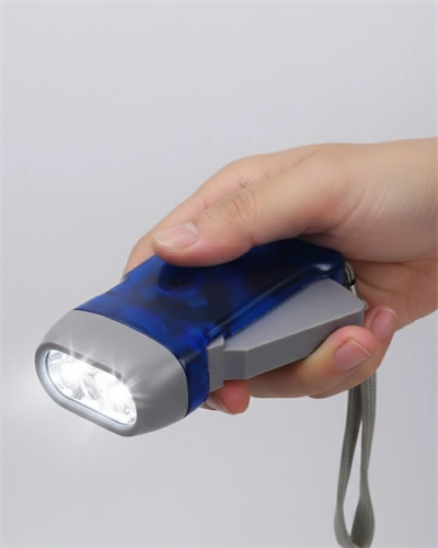 Kendiliğinden Şarjlı El Feneri 3 LED Enerjisiz Çalışan Pratik Tasarım