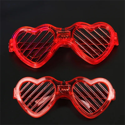 Kırmızı Led Işıklı Kalp Gözlük – 3 Modlu Parti & Glow Gözlüğü