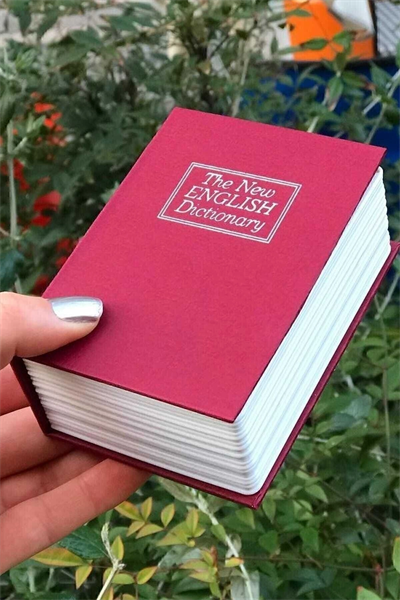 Kitap şeklinde gizli kasa kumbara beyaz renk 11,5 x 8 x 4,5 cm boyutlarında - Hobi & Eğlence