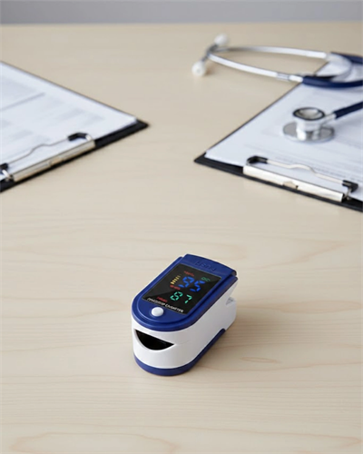 Kolay Kullanımlı Parmak Tipi Pulse Oksimetre Ev Tipi Kullanım