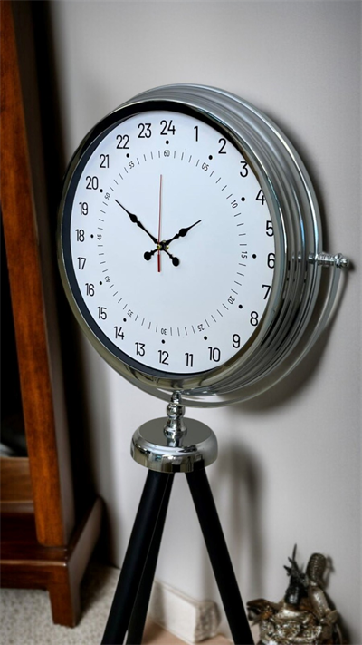 Krom 24 Saat Göstergeli Özel Tasarım Tripod Ayaklı Saat