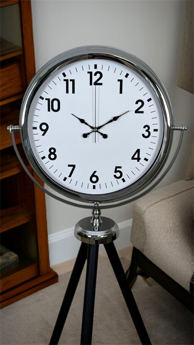 Krom Dekoratif Tasarım Tripod Ayaklı Saat