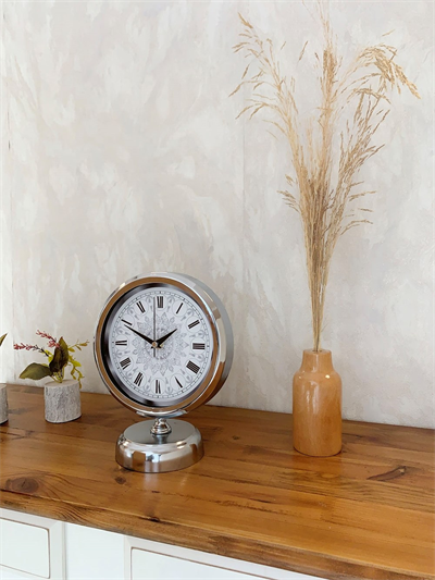 Krom Metal Çini Desen Roma Rakamlı Masa Saati